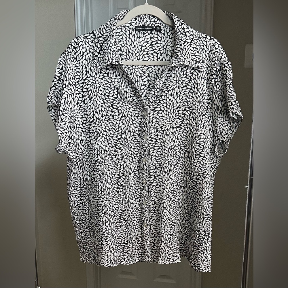 Essentials by Milano Casual Top